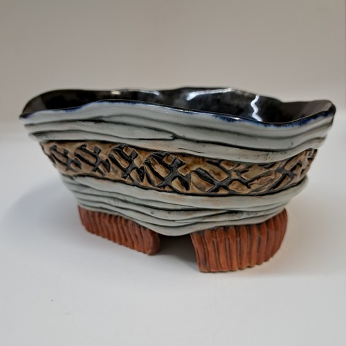 Click to view detail for SL-502 Bowl, Porcelain Free-form Coil w/Stamped Band $90